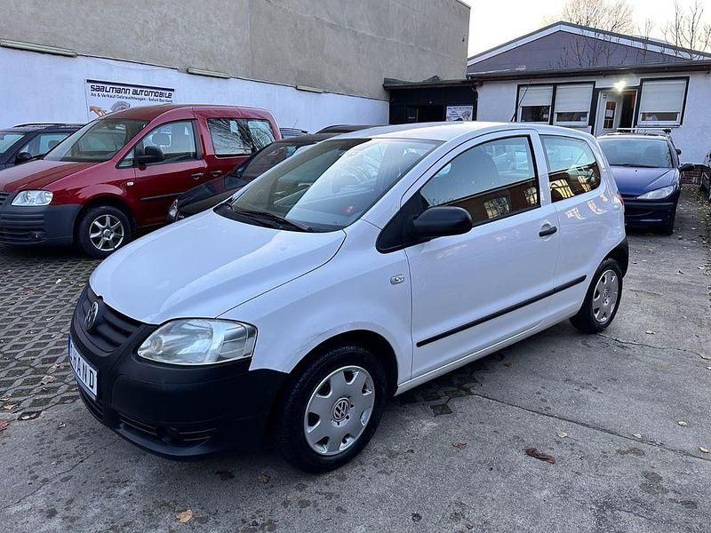Gebraucht VW Fox Basis 54 PS (39 kW) 2010 Weiß Kleinwagen