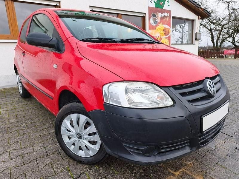 Rot Gebraucht 2007 VW Fox Basis Kleinwagen | 1.750 € (Fairer Preis) - Bild 1/4
