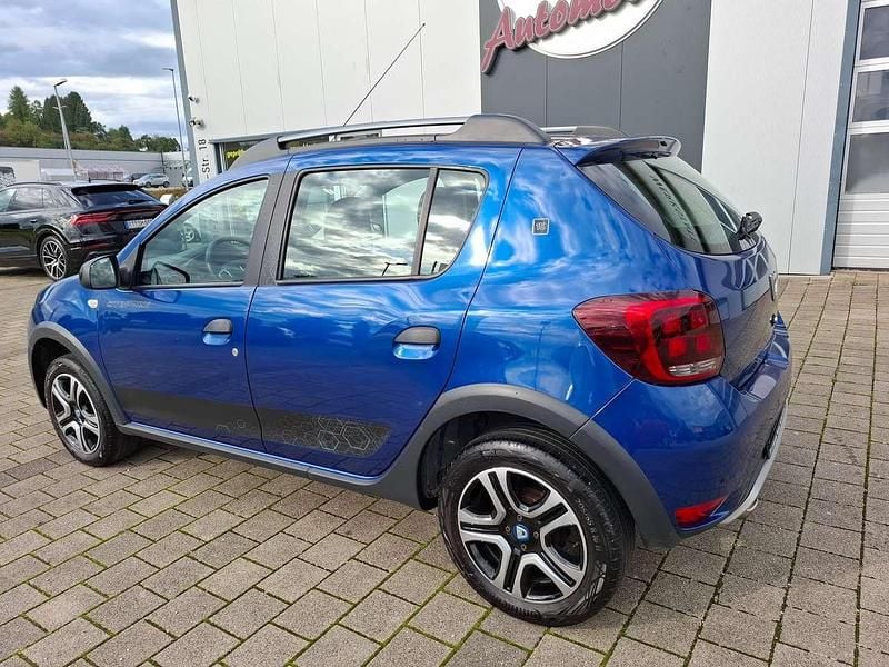 Gebraucht Dacia Sandero Celebration 90 PS (66 kW) 2020 Blau Kleinwagen