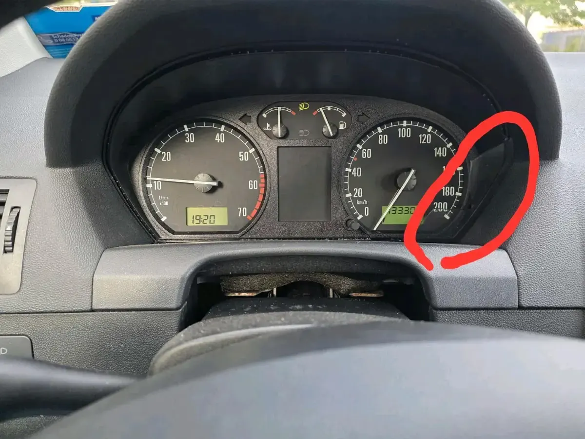 Używany Skoda Fabia 80 KM (58 kW) 2004 Srebrny Sedan/Limuzyna