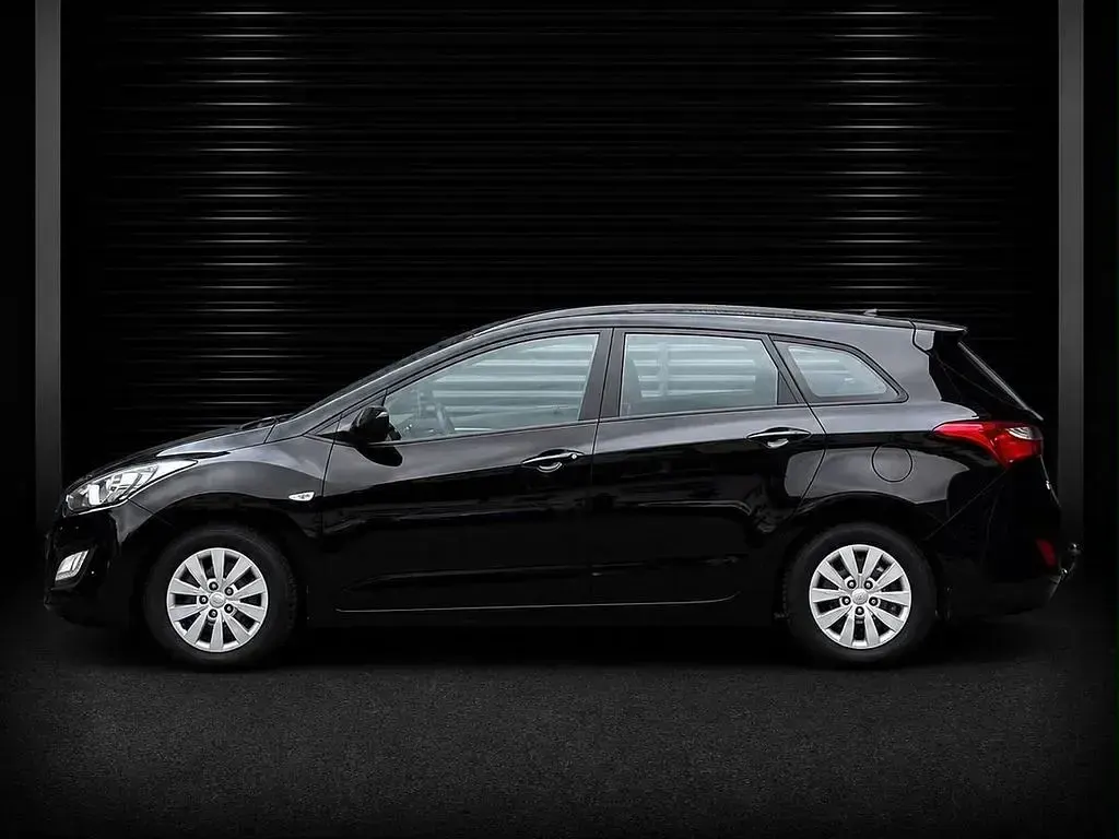 Gebraucht Hyundai i30 Classic 101 PS (74 kW) 2017 Schwarz Kombi