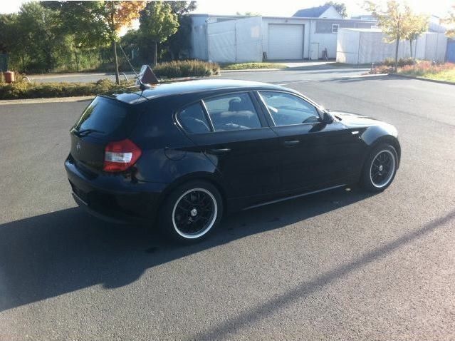 Gebraucht BMW 118 122 PS (89 kW) 2006 Schwarz Kleinwagen
