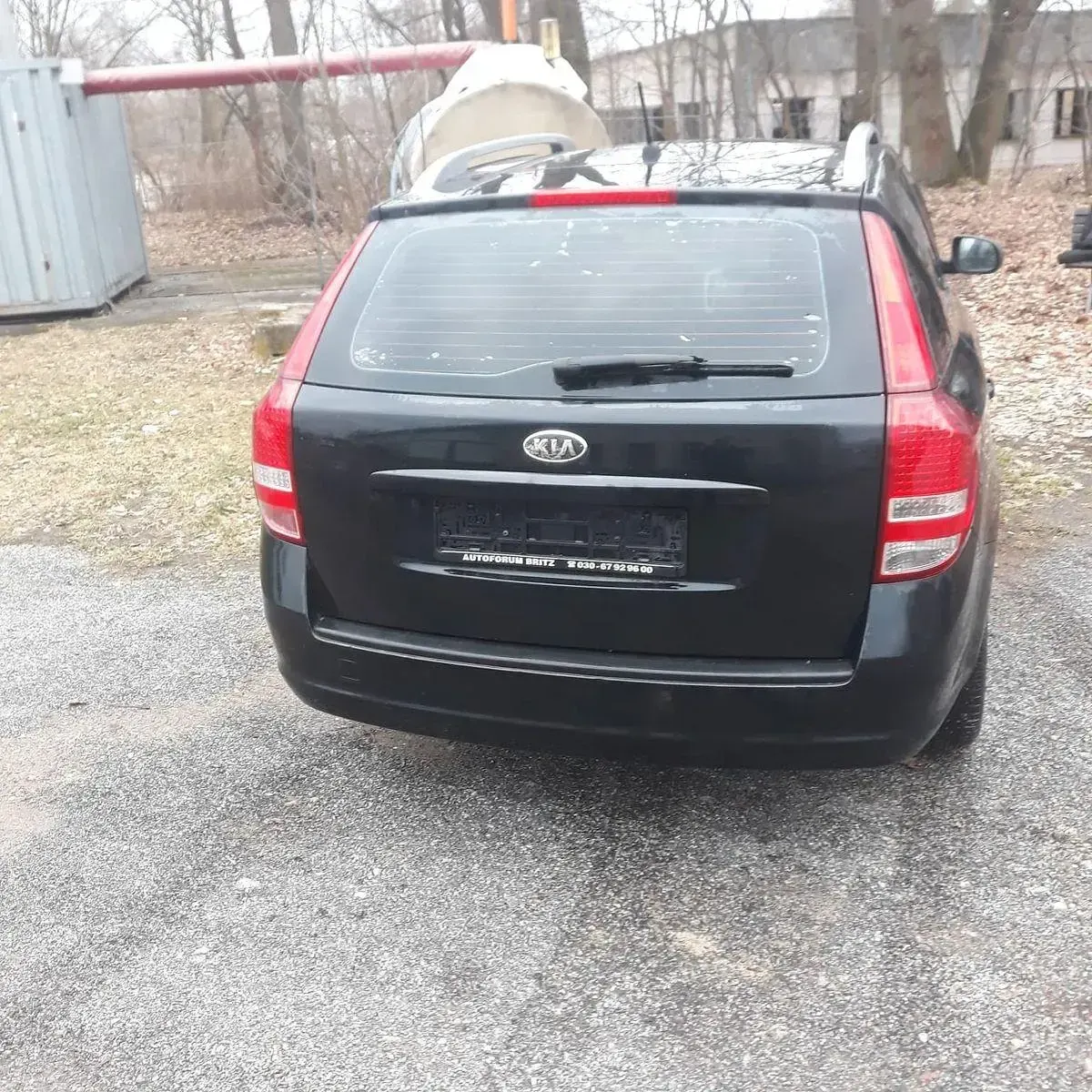 Usado Kia Ceed 90 CV (66 kW) 2011 Negro Utilitario