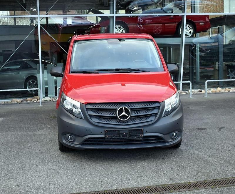 Gebraucht Mercedes Vito Edition 237 PS (174 kW) 2021 Jupiterrot Van