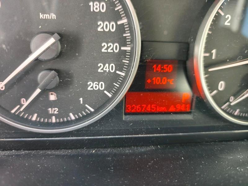 Gebraucht BMW 318 143 PS (105 kW) 2009 Grau Limousine