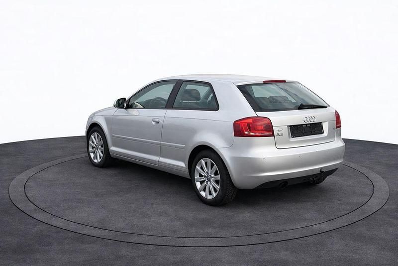 Gebraucht Audi A3 Attraction 102 PS (75 kW) 2010 Silber Kleinwagen