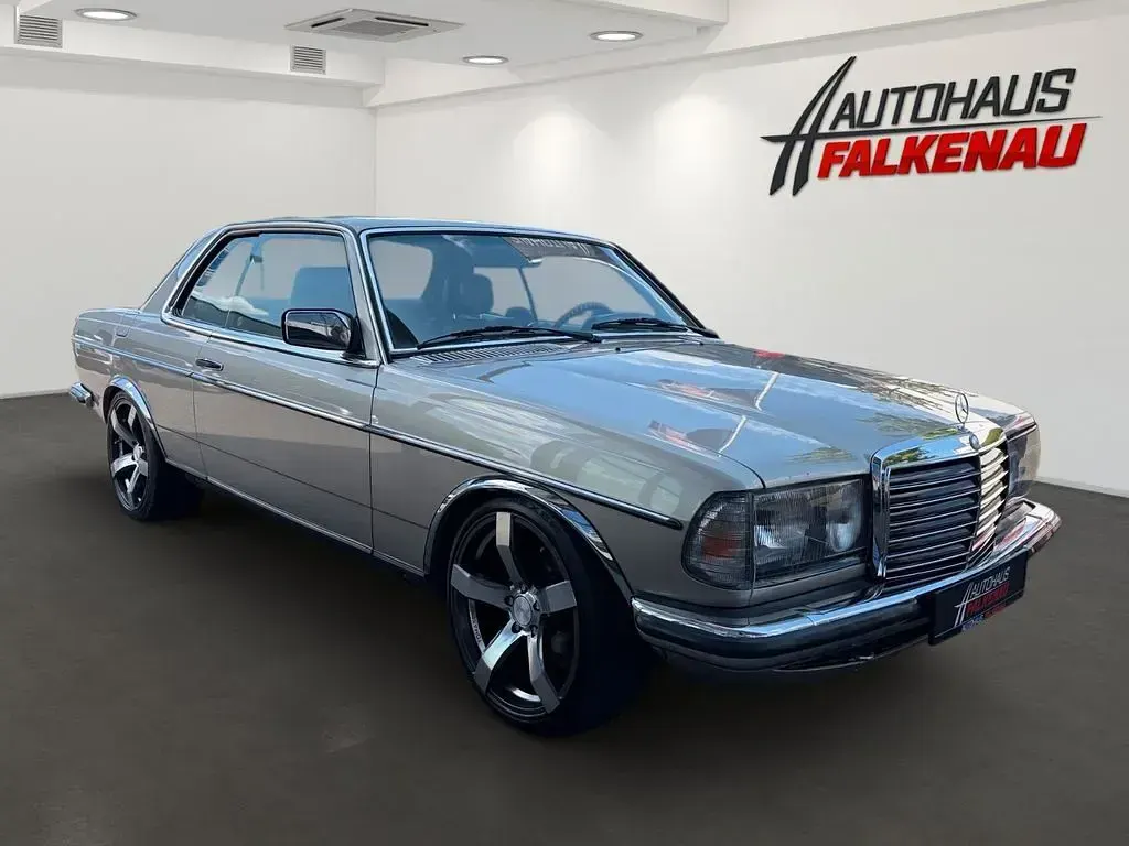 Gebraucht Mercedes 230 136 PS (100 kW) 1984 Beige Coupé