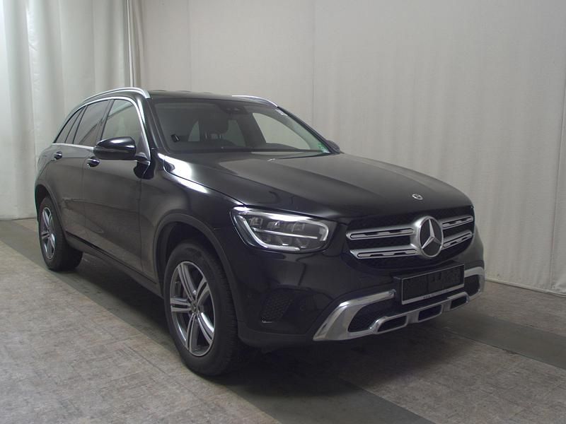 Gebraucht Mercedes GLC300e 320 PS (235 kW) 2021 Schwarz unilack SUV