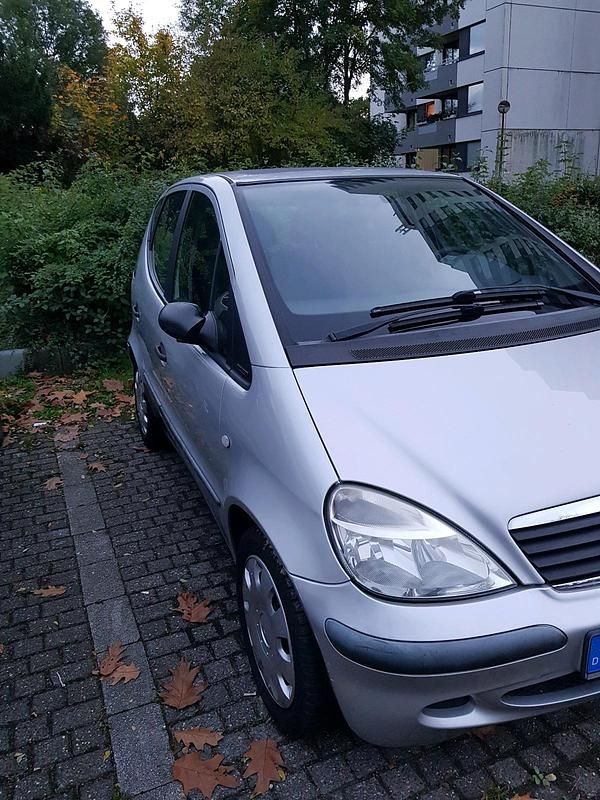 Silber Gebraucht 2001 Mercedes A140 Van / Kleinbus | 1.200 € - Bild 1/4