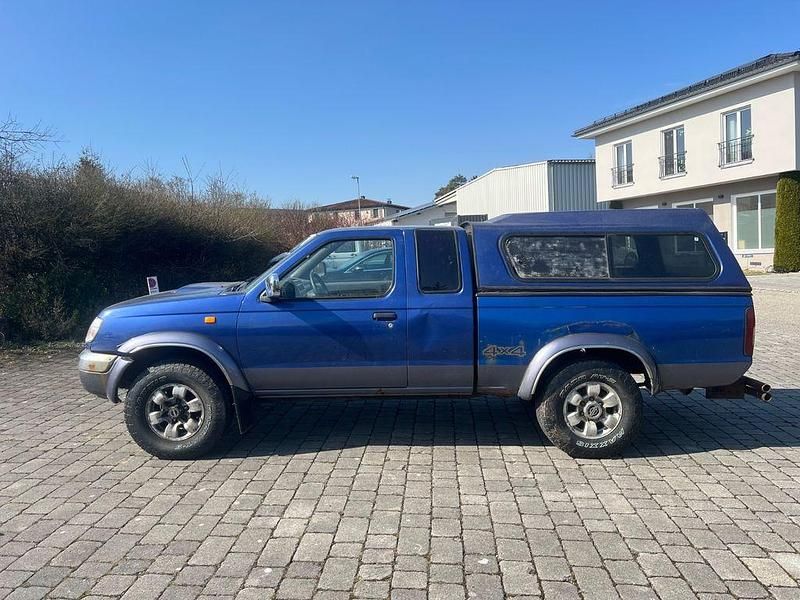 Usado Nissan Navara 103 HP (75 kW) 1999 Azul Pickup