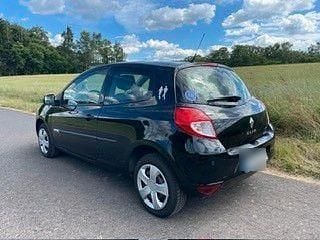 Schwarz Gebraucht 2013 Renault Clio IV Collection Kleinwagen | 3.250 € (Guter Preis) - Bild 1/4