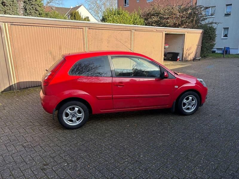 Gebraucht Ford Fiesta Ambiente 60 PS (44 kW) 2007 Kleinwagen