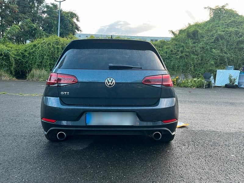 Gebraucht VW Golf VII GTI 230 PS (169 kW) 2018 Grau Kleinwagen