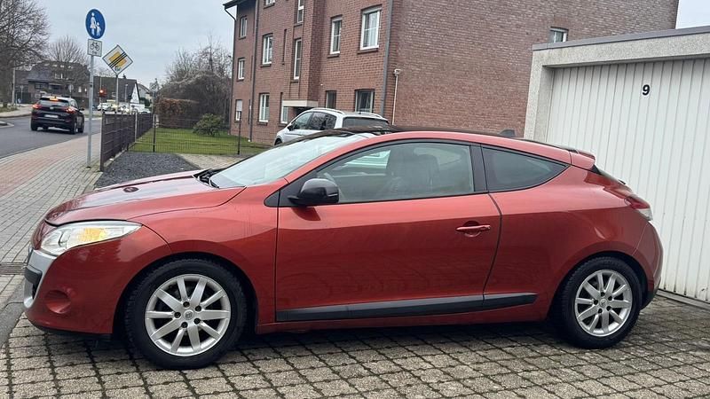 Gebraucht Renault Mégane Coupé 131 PS (96 kW) 2011 Andere farben Coupé