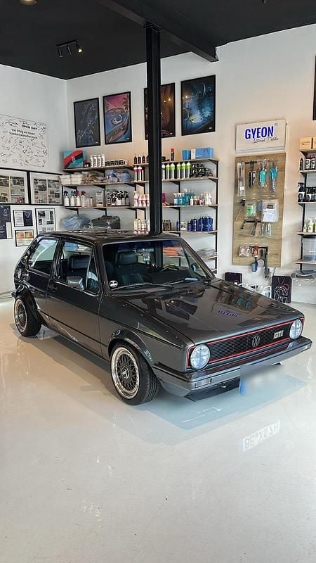 Blau Gebraucht 1983 VW Golf I GTI Kleinwagen | 29.999 € - Bild 1/4
