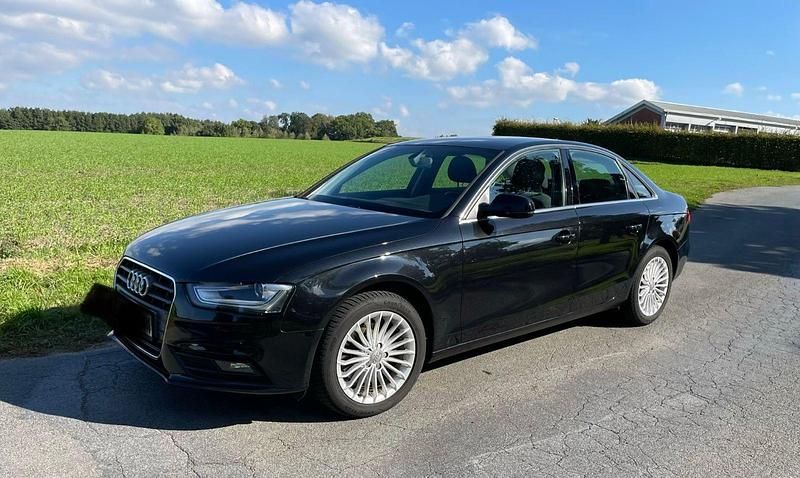 Schwarz Gebraucht 2014 Audi A4 Ambiente Limousine | 13.800 € (Teuer) - Bild 1/4