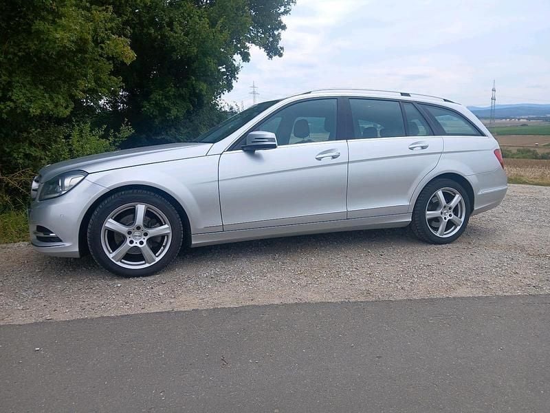 Silber Gebraucht 2012 Mercedes C220 Limousine | 9.499 € (Fairer Preis) - Bild 1/4
