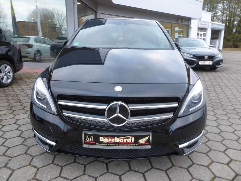 Gebraucht Mercedes B200 156 PS (114 kW) 2013 Kosmosschwarz  metalliclack Van / Kleinbus