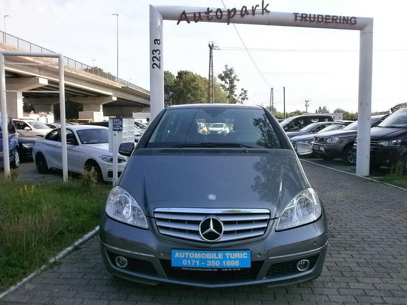 Grau Gebraucht 2010 Mercedes A180 Limousine | 6.600 € (Fairer Preis) - Bild 1/4