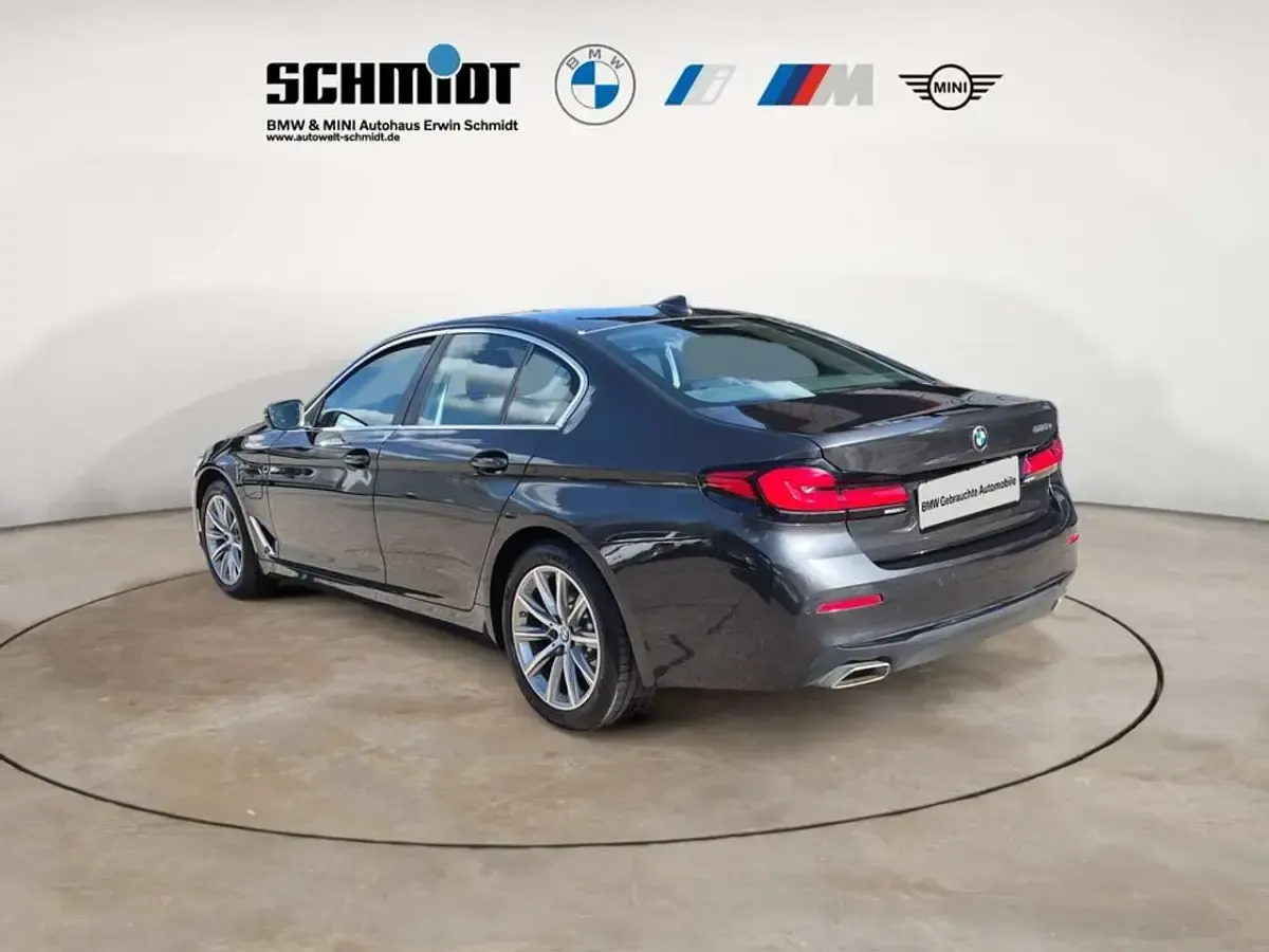 Gebraucht BMW 530e 292 PS (214 kW) 2020 Sophistograu brillanteffekt Limousine
