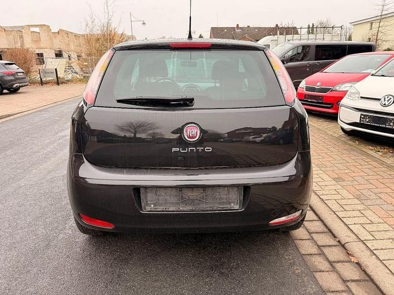 Gebraucht Fiat Punto Young 69 PS (50 kW) 2015 Schwarz Kleinwagen