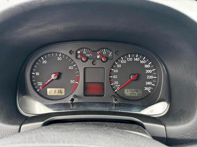 Gebraucht VW Golf IV 101 PS (74 kW) 2002 Silber Kleinwagen