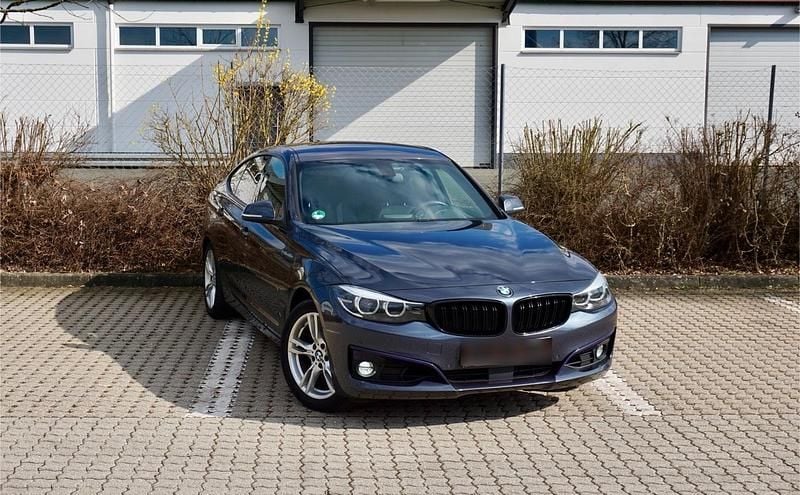 Gebraucht BMW 330 258 PS (189 kW) 2017 Grau Limousine