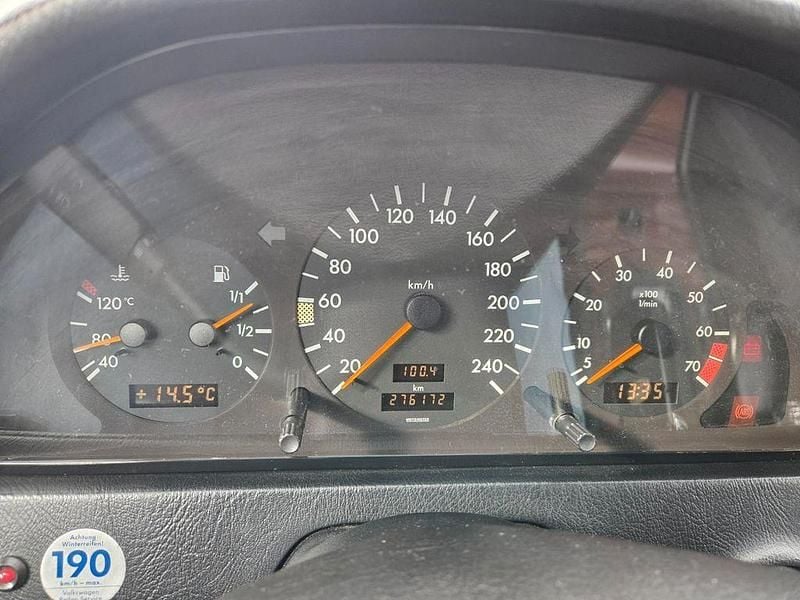 Silber Gebraucht 1994 Mercedes C220 Elegance Limousine | 3.750 € - Bild 1/4