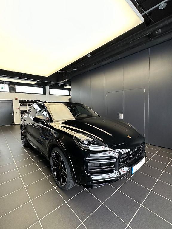 Schwarz Gebraucht 2023 Porsche Cayenne Turbo S SUV | 149.900 € - Bild 1/4