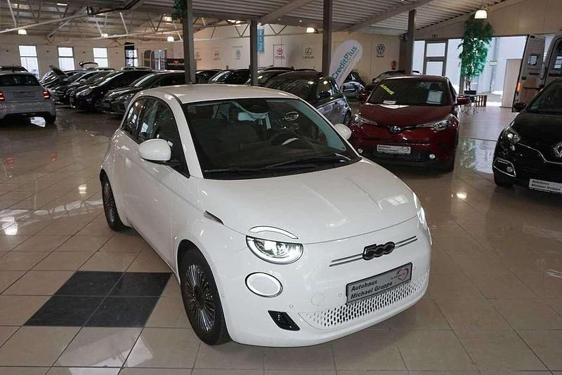Gebraucht Fiat 500e Icon 86 kW (118 PS) 2021 Weiß Limousine