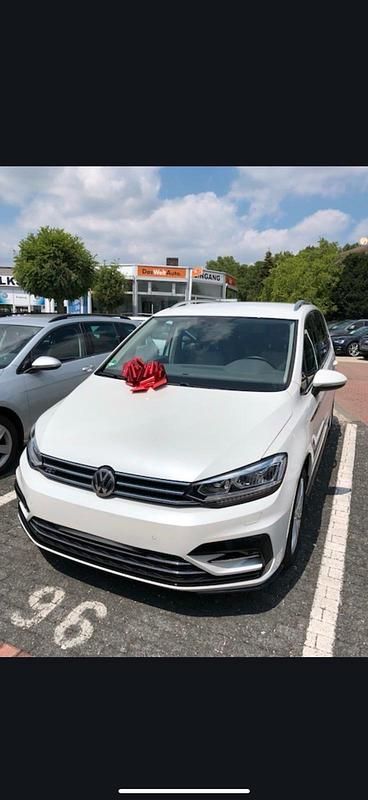 Weiß Gebraucht 2016 VW Touran Highline Van / Kleinbus | 20.199 € (Fairer Preis) - Bild 1/4