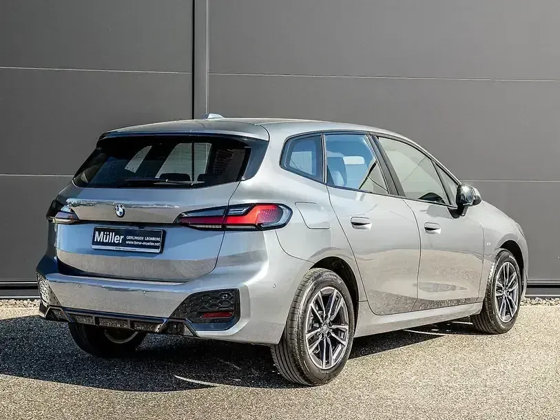 Gebraucht BMW 220 M Sport 170 PS (125 kW) 2023 Skyscraper grau metallic Van / Kleinbus