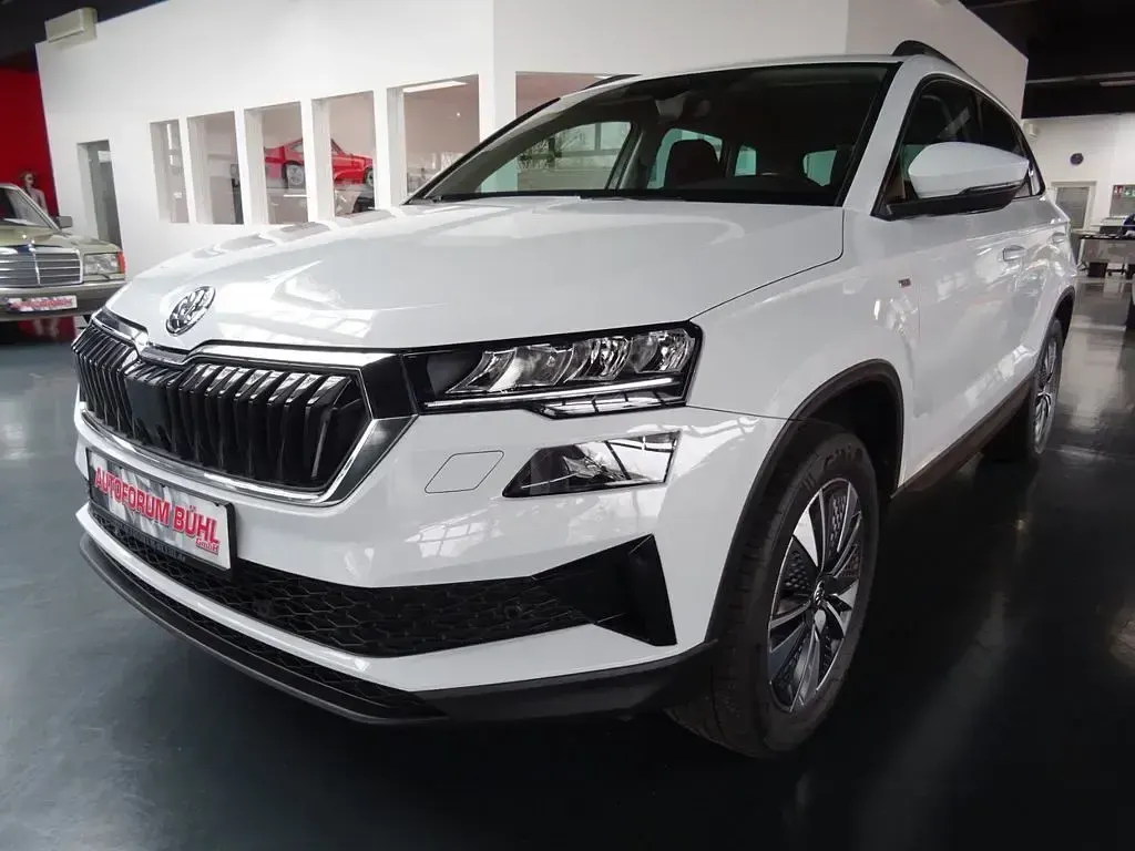 Gebraucht Skoda Karoq Tour 150 PS (110 kW) 2022 Weiß SUV