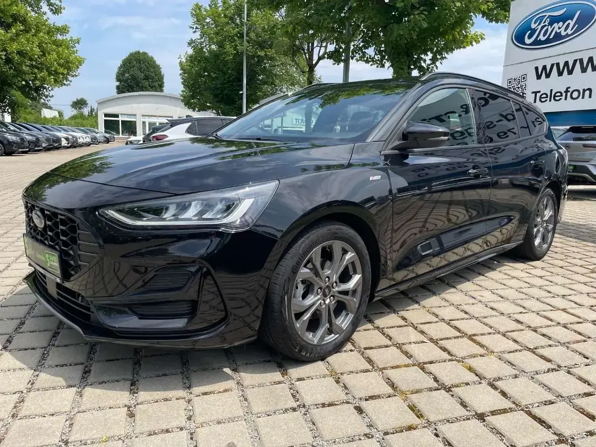 Gebraucht Ford Focus ST-Line 125 PS (91 kW) 2022 Obsidianschwarz metallic Kombi