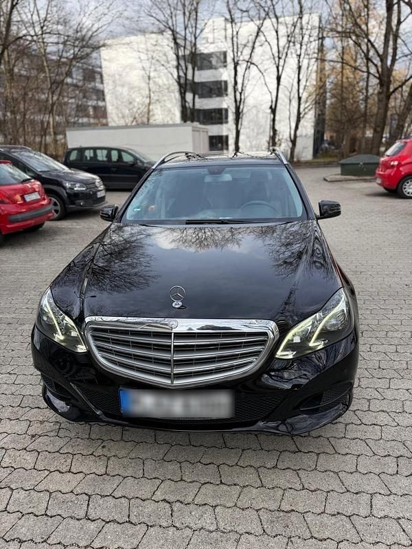 Gebraucht Mercedes E220 170 PS (125 kW) 2013 Schwarz Kombi
