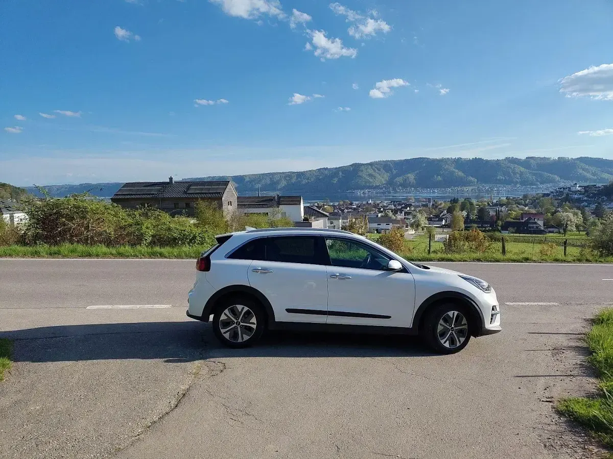 Gebraucht Kia Niro 100 kW (136 PS) 2022 Weiß SUV