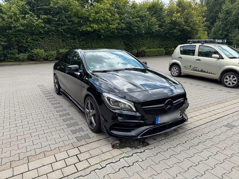 Schwarz Gebraucht 2017 Mercedes CLA45 AMG AMG Coupé | 31.000 € (Fairer Preis) - Bild 1/4