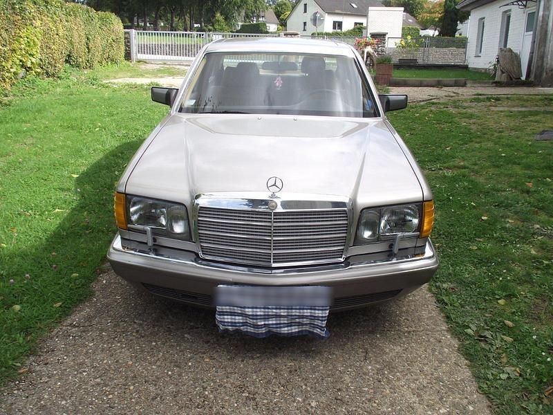 Gold Gebraucht 1987 Mercedes 420 Limousine | 15.300 € - Bild 1/4