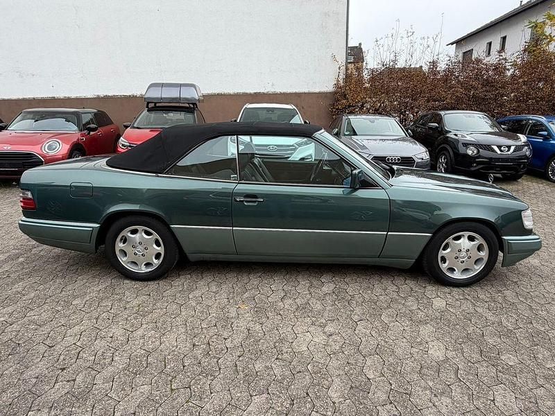 Gebraucht Mercedes E320 220 PS (161 kW) 1994 Grün Cabrio