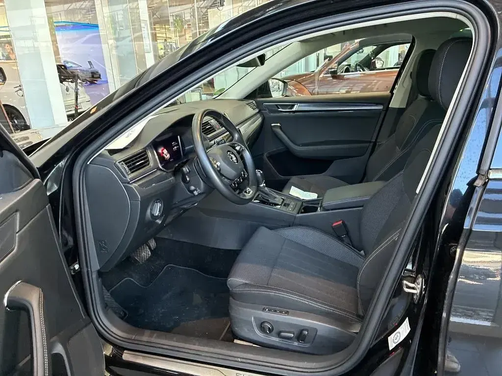 Gebraucht Skoda Superb Style 150 PS (110 kW) 2023 Schwarz Limousine