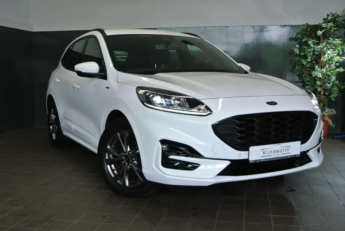 Gebraucht Ford Kuga ST-Line 120 PS (88 kW) 2022 Frost weiß SUV