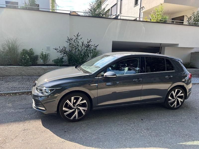 Grau Gebraucht 2022 VW Golf Style Limousine | 23.000 € (Fairer Preis) - Bild 1/4