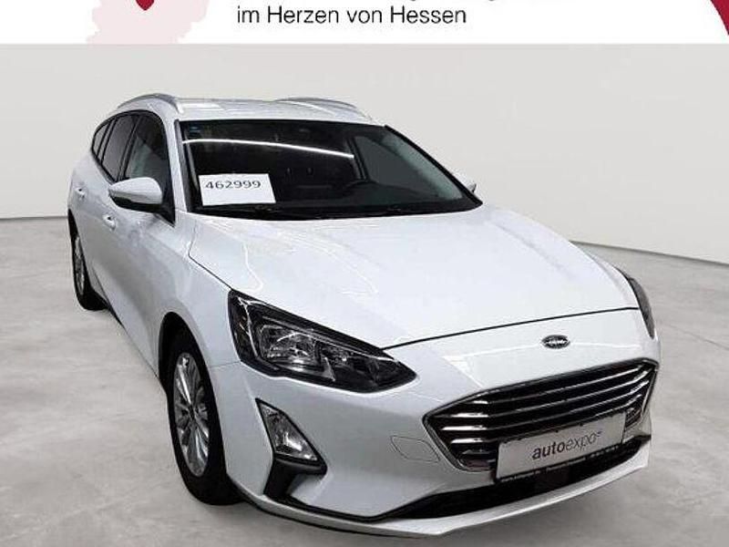 Weiß Gebraucht 2021 Ford Focus Titanium Limousine | 15.389 € (Guter Preis) - Bild 1/4