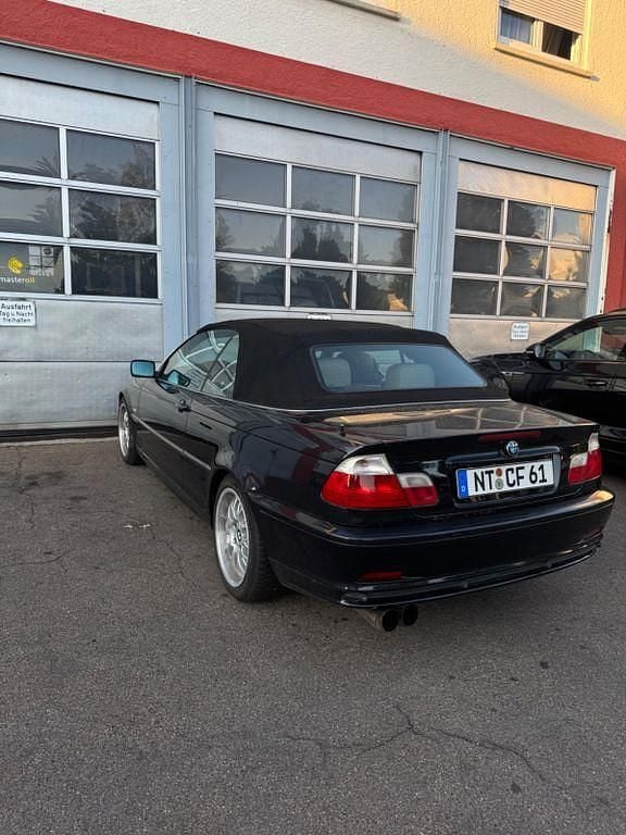 Gebraucht BMW 320 Cabriolet Performance 170 PS (125 kW) 2001 Schwarz Cabrio
