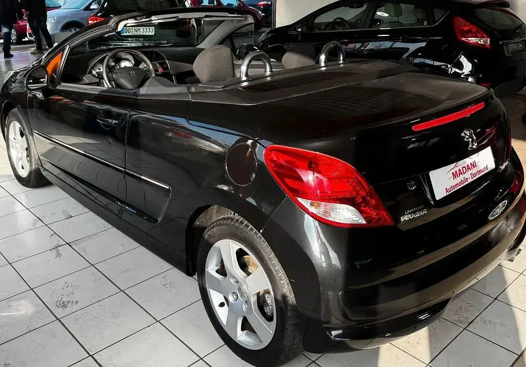 Gebraucht Peugeot 207 CC Premium 120 PS (88 kW) 2011 Schwarz Cabrio