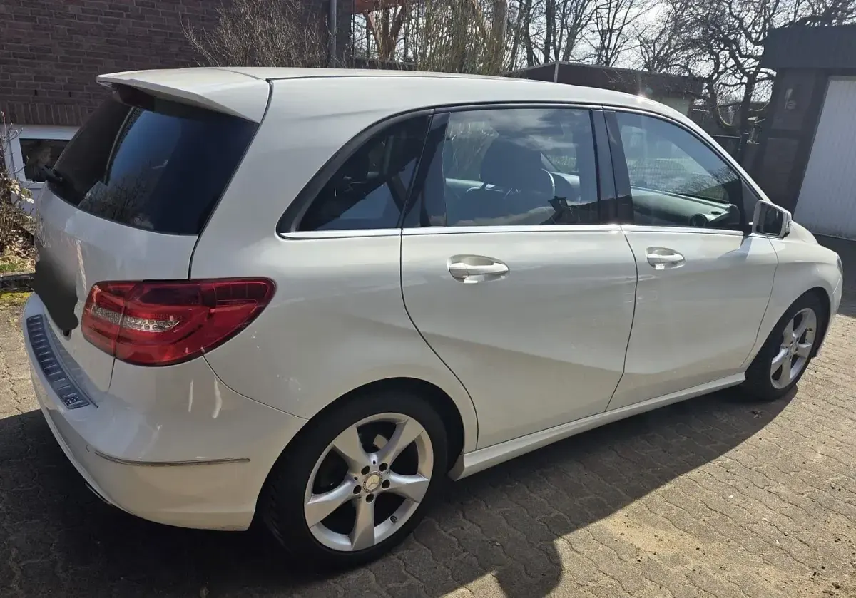 Gebraucht Mercedes B180 Style 102 PS (75 kW) 2014 Weiß Van / Kleinbus