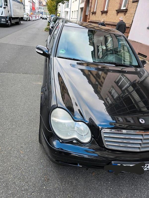 Schwarz Gebraucht 2001 Mercedes C180 Limousine | 1.100 € - Bild 1/4