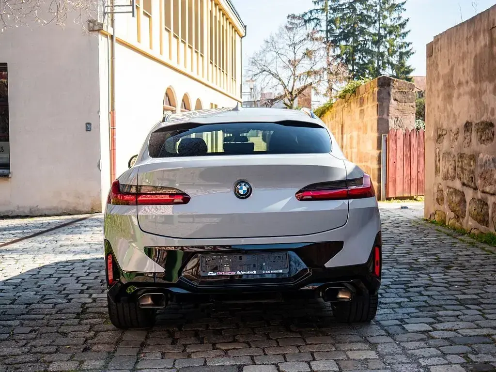 Gebraucht BMW X4 M Sport 190 PS (139 kW) 2025 Grau SUV