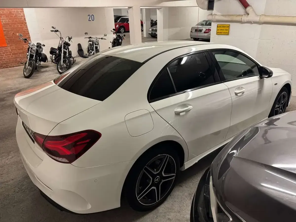 Gebraucht Mercedes A250 AMG line 160 PS (117 kW) 2021 Polarweiss Limousine