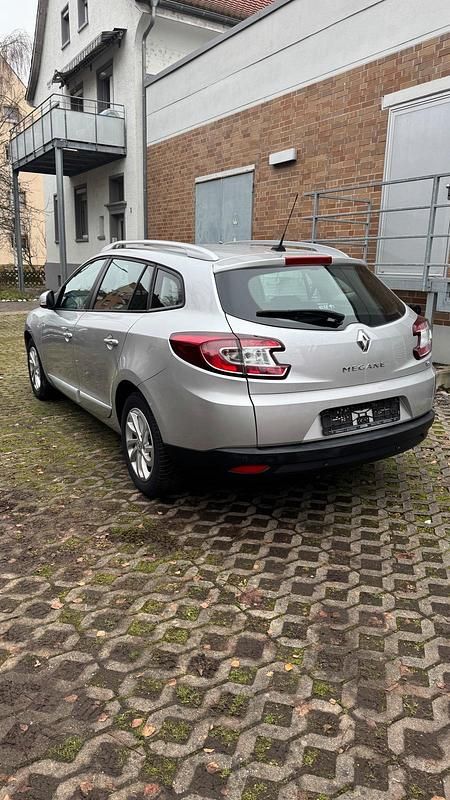 Gebraucht Renault Mégane III 120 PS (88 kW) 2013 Silber Kombi